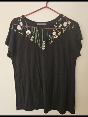 Black Floral Embroidered Short Sleeve Tee - Soft Casual Top Medium Size